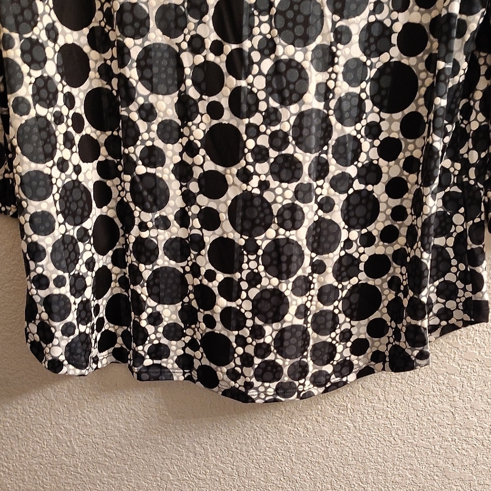 Ruby Rd. Black and White Patterned Blouse NWT - image 4